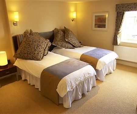 The Cadogan Arms Hotel Ingham  ภายนอก รูปภาพ