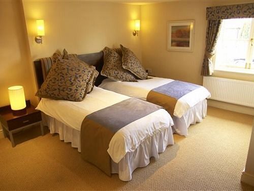 The Cadogan Arms Hotel Ingham  ภายนอก รูปภาพ